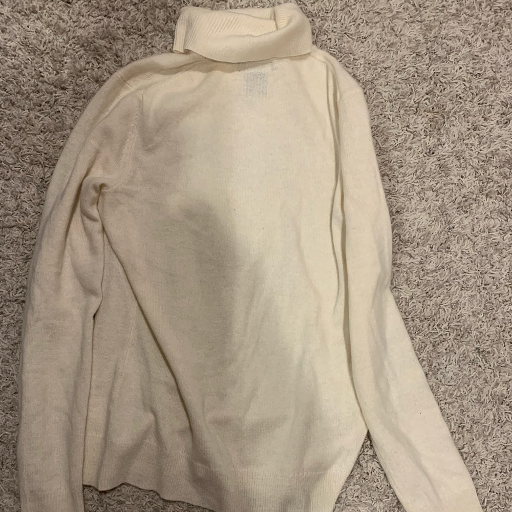 White turtleneck 100% cashmere sweater